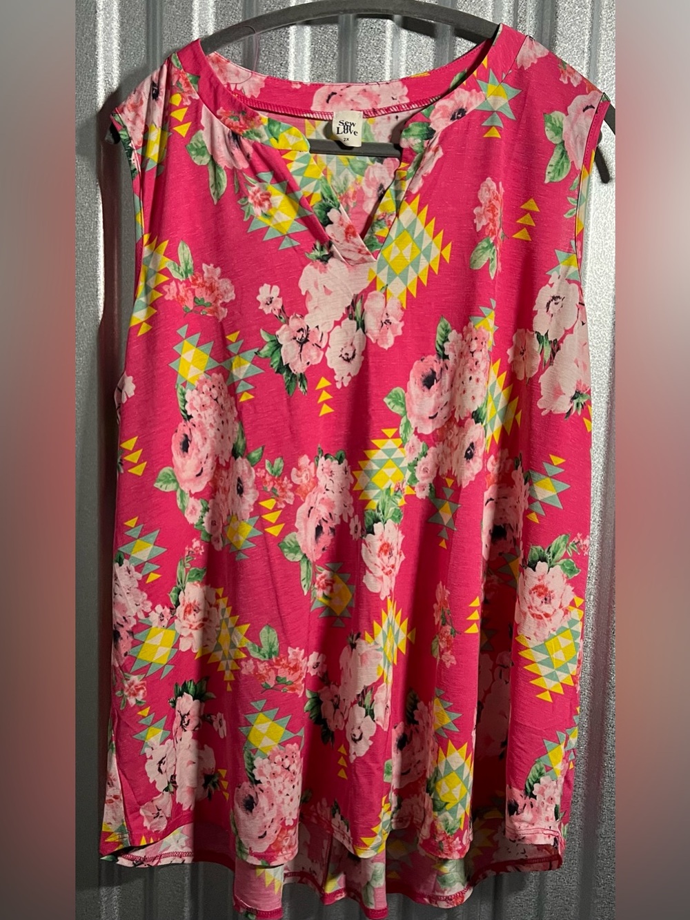 Sleeveless Geometric Print Split Neck Sleeveless Tank Top Pink  2X NWOT